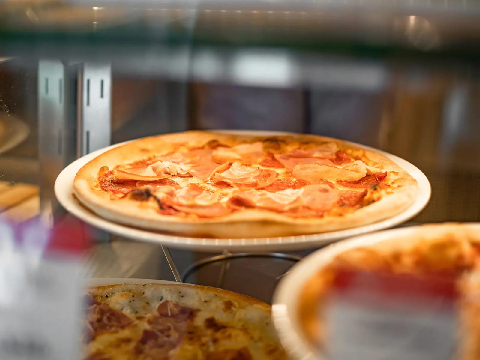 Знакомся с нами